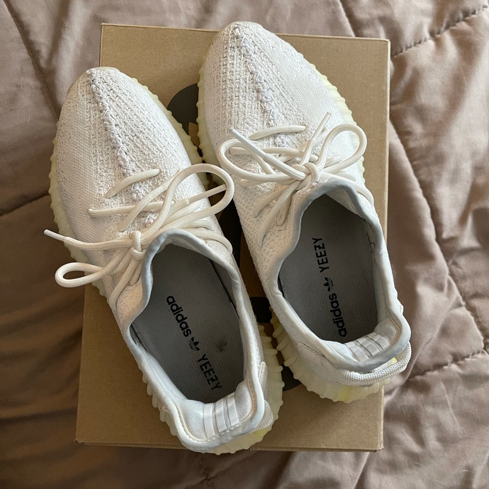 adidas Yeezy Boost 350 V2 Cream/Triple White 9.5 - Picture 4 of 8